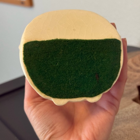 Vintage Ceramic Boy Angel Kissing Figurine - Picture 5 of 9